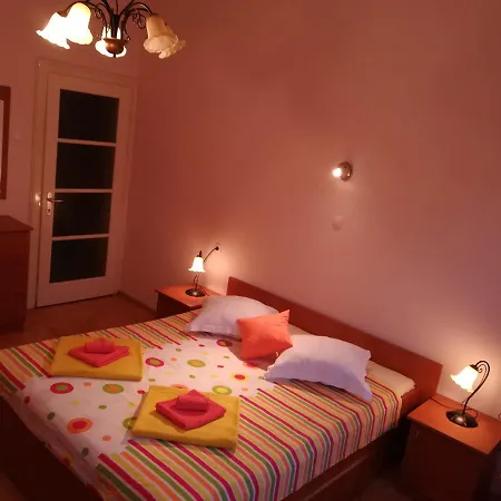 Katie Apartment Split
